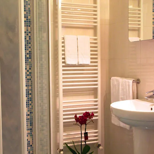 B&B Alma Lucca 3*,  Italy